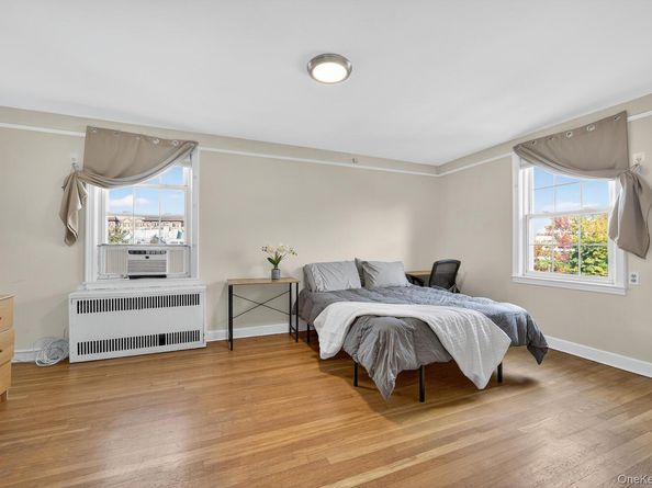 8 Welwyn Road 3F, Great Neck NY 11021