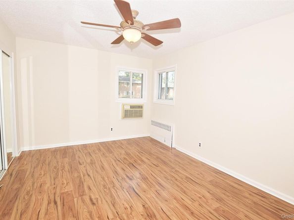 72 Edmunton Drive B7, North Babylon NY 11703