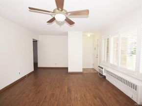 72 Edmunton Drive B7, North Babylon NY 11703