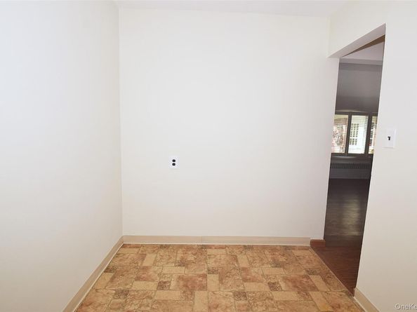 72 Edmunton Drive B7, North Babylon NY 11703