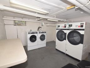 72 Edmunton Drive B7, North Babylon NY 11703