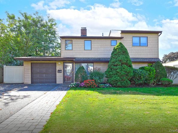 114 Twig Lane, Levittown NY 11756
