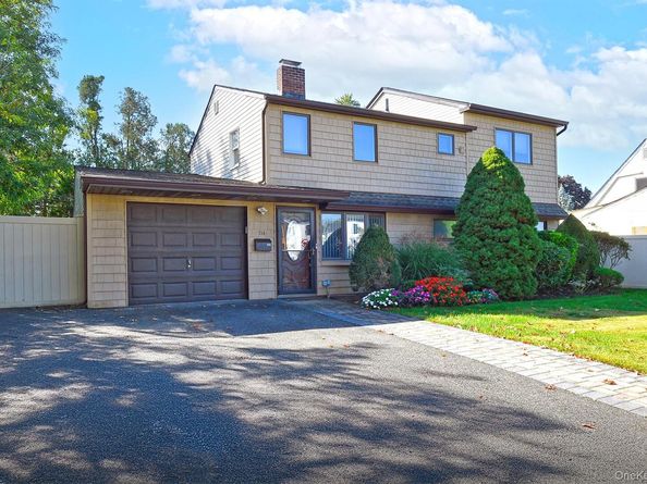 114 Twig Lane, Levittown NY 11756