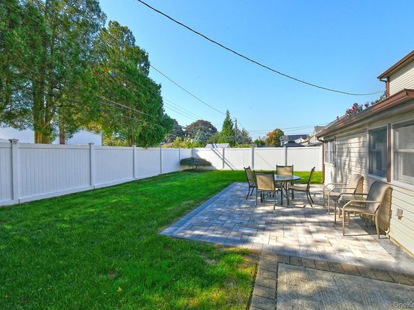 114 Twig Lane, Levittown NY 11756