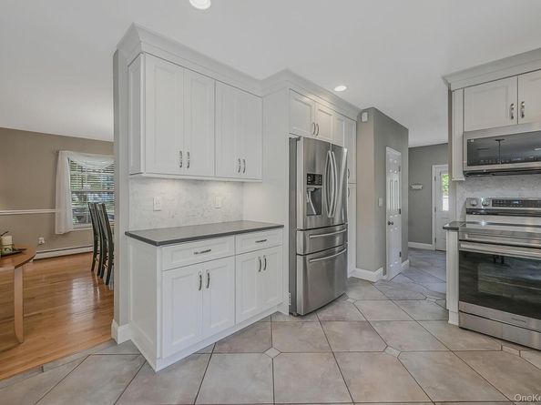 3 Farmhouse Drive, Ridge NY 11961