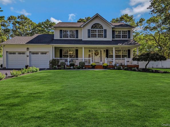 3 Farmhouse Drive, Ridge NY 11961