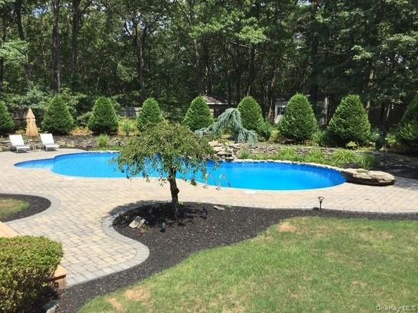 3 Farmhouse Drive, Ridge NY 11961