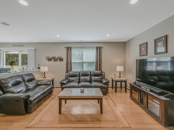 3 Farmhouse Drive, Ridge NY 11961