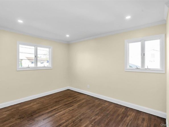 248 N Iowa Avenue, Massapequa NY 11758