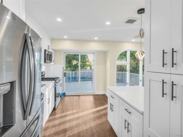 248 N Iowa Avenue, Massapequa NY 11758