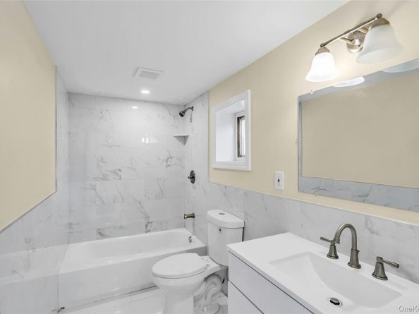 248 N Iowa Avenue, Massapequa NY 11758
