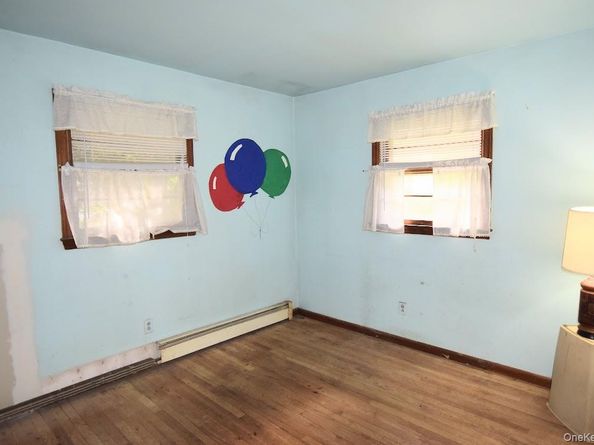 190 Dunton Avenue N, East Patchogue NY 11772