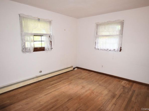 190 Dunton Avenue N, East Patchogue NY 11772
