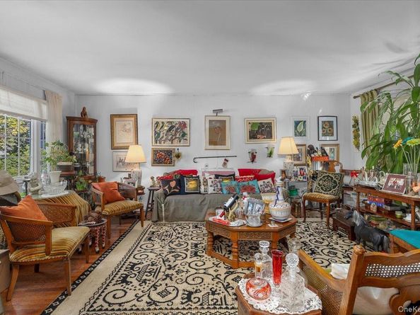 2 Flower Hill Lane, Bay Shore NY 11706
