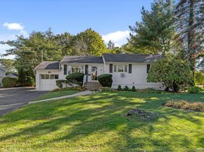 2 Flower Hill Lane, Bay Shore NY 11706