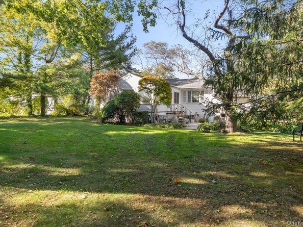 2 Flower Hill Lane, Bay Shore NY 11706