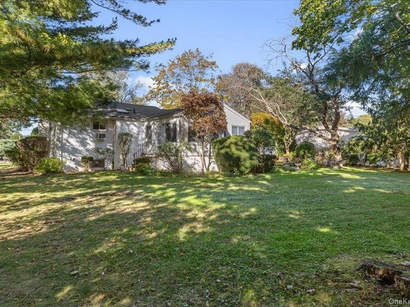 2 Flower Hill Lane, Bay Shore NY 11706