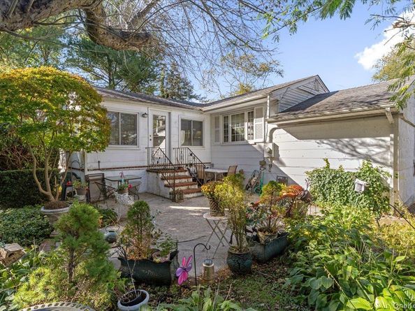 2 Flower Hill Lane, Bay Shore NY 11706