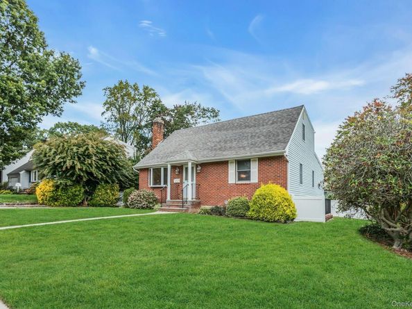 4 Timber Road, Glen Cove NY 11542