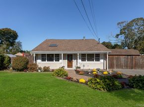3 Hoover Court, Mastic NY 11950