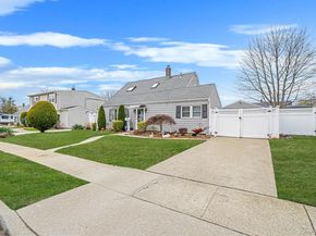 38 Farm Lane, Levittown NY 11756