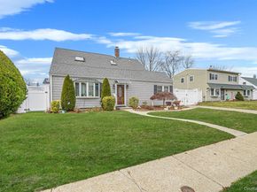 38 Farm Lane, Levittown NY 11756