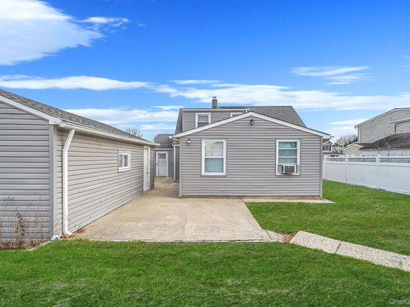 38 Farm Lane, Levittown NY 11756