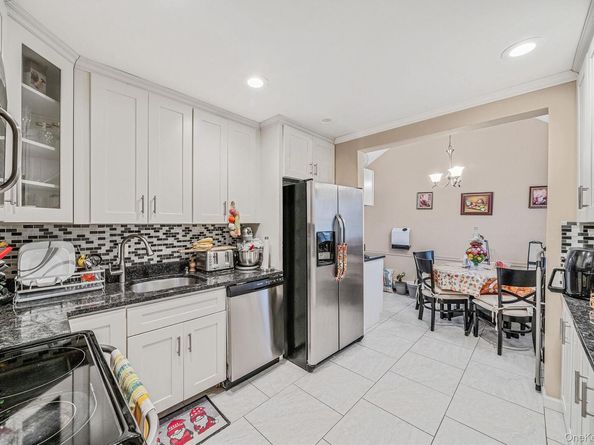 38 Farm Lane, Levittown NY 11756