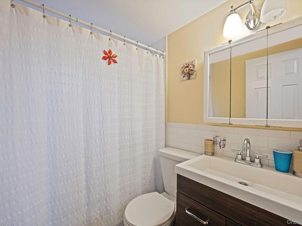 38 Farm Lane, Levittown NY 11756