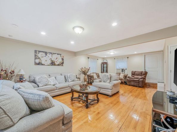 38 Farm Lane, Levittown NY 11756