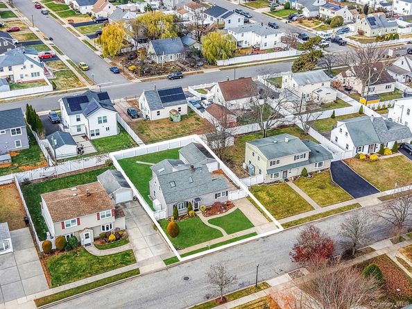 38 Farm Lane, Levittown NY 11756