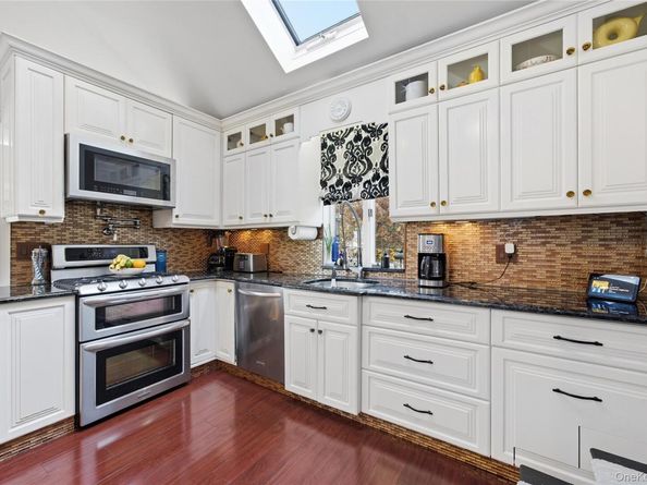 38 Bayside Place, Amityville NY 11701