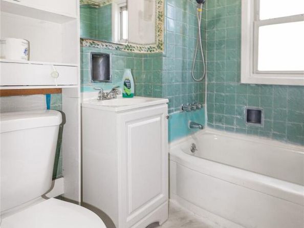 109-29 Van Wyck Expressway, Jamaica NY 11435