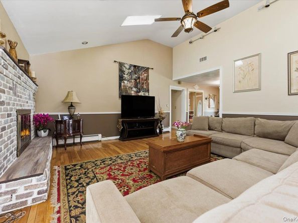 8 Penn Drive, Dix Hills NY 11746