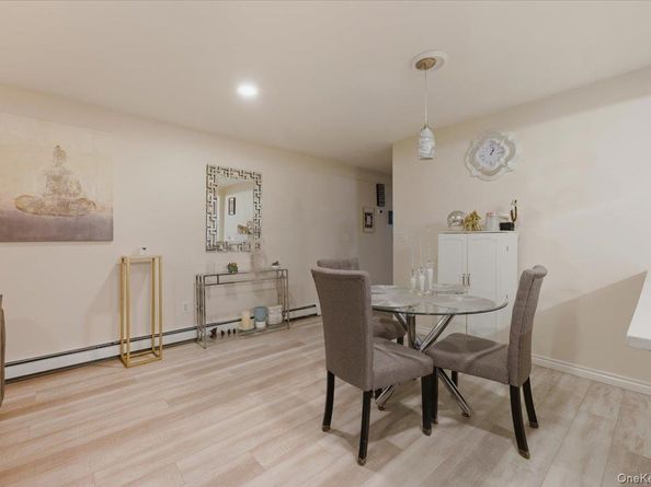 8 Penn Drive, Dix Hills NY 11746