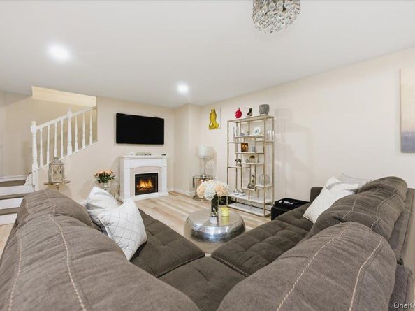 8 Penn Drive, Dix Hills NY 11746