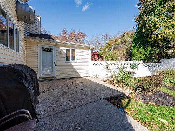 8 Penn Drive, Dix Hills NY 11746