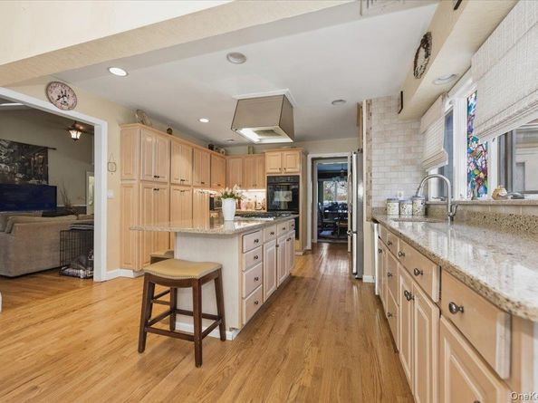 8 Penn Drive, Dix Hills NY 11746