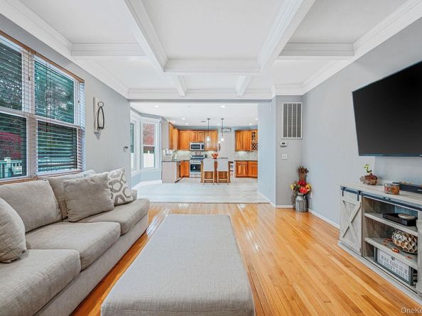 76 Blueberry Ridge Drive, Holtsville NY 11742