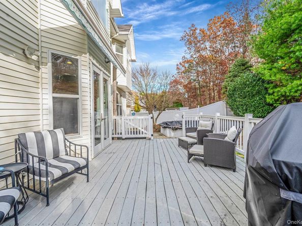 76 Blueberry Ridge Drive, Holtsville NY 11742