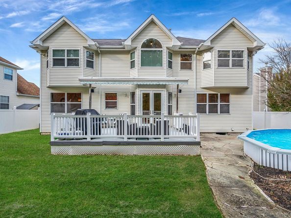 76 Blueberry Ridge Drive, Holtsville NY 11742