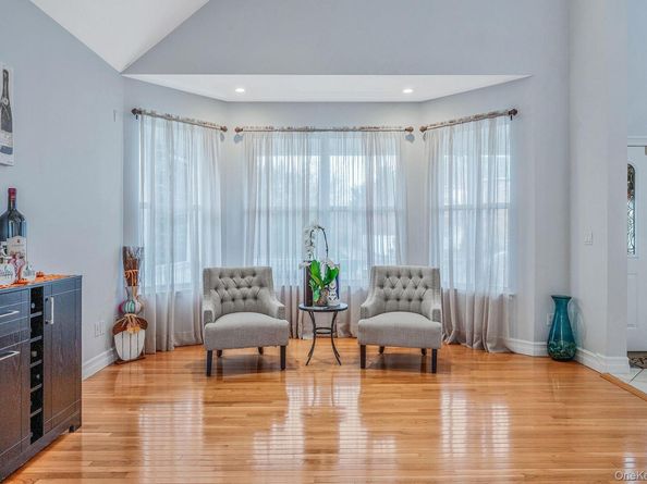 76 Blueberry Ridge Drive, Holtsville NY 11742