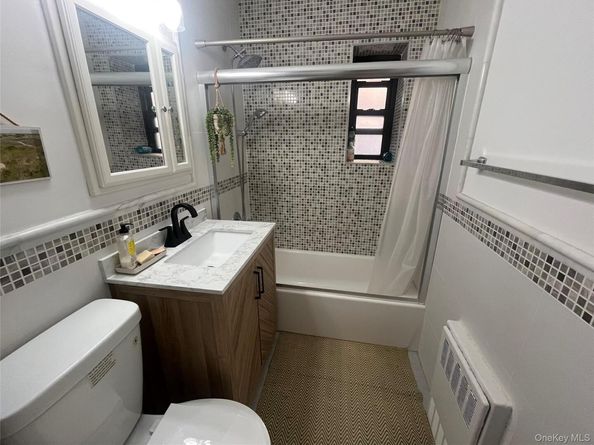 75 knightsbridge Road 1B, Great Neck NY 11021