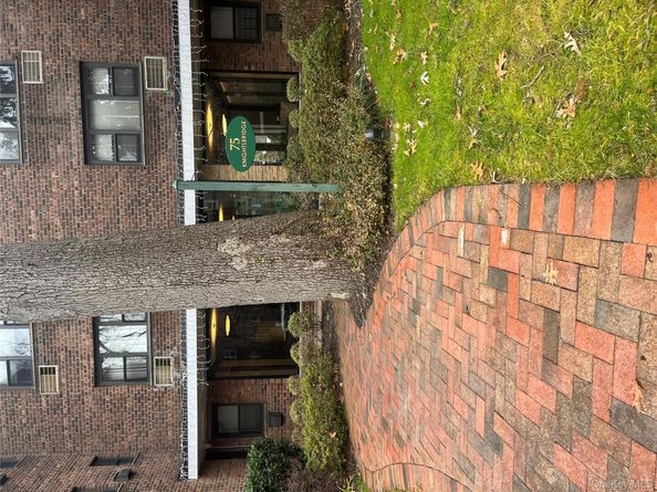 75 knightsbridge Road 1B, Great Neck NY 11021