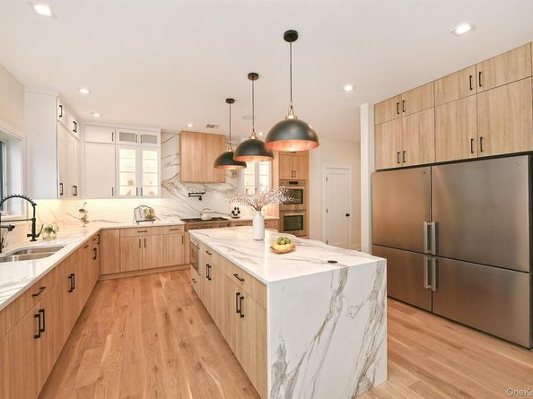 39 Forest Lane, Westbury NY 11590