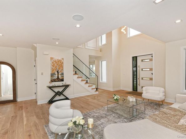 39 Forest Lane, Westbury NY 11590