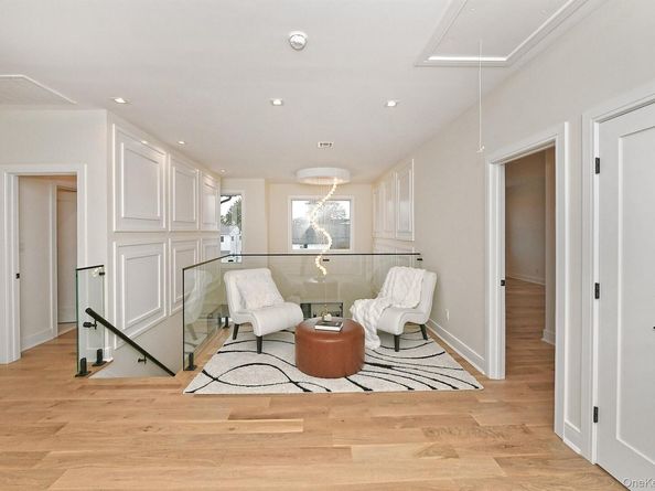 39 Forest Lane, Westbury NY 11590