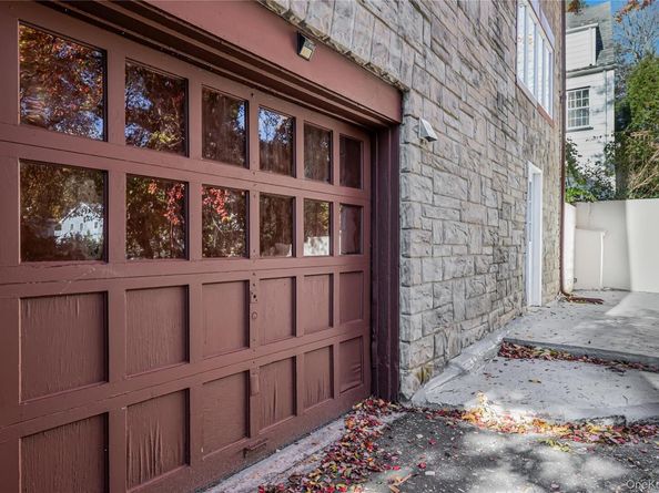 39 Hillcrest Rd, Hartsdale NY 10530