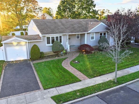 726 Meisser Street, Franklin Square NY 11010