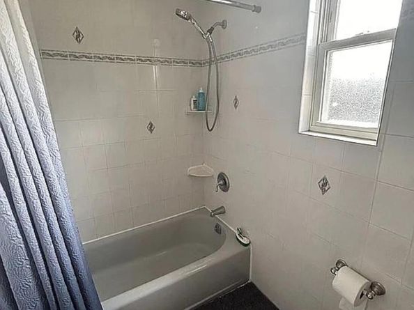 264-17 Langston Avenue 2nd fl, Glen Oaks NY 11004